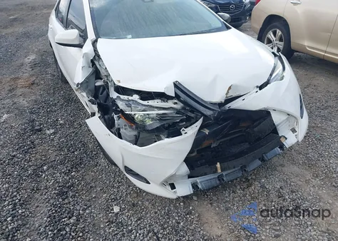 2018 Toyota Corolla Le z USA, uszkodzony, nr VIN 5YFBURHE2JP806219